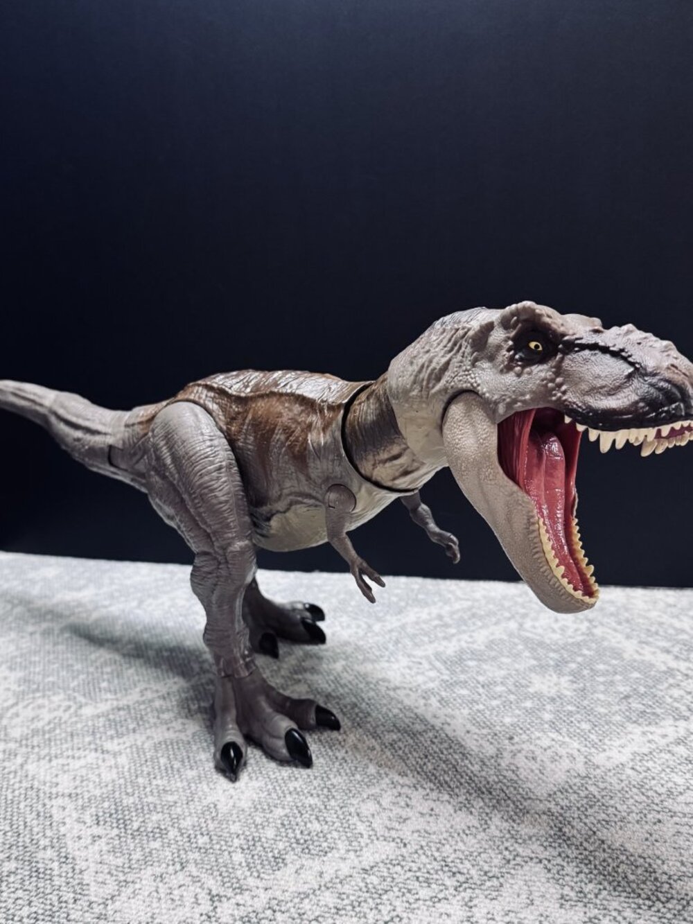 Jurassic World Dino Rivals Bite 'N Fight T-Rex